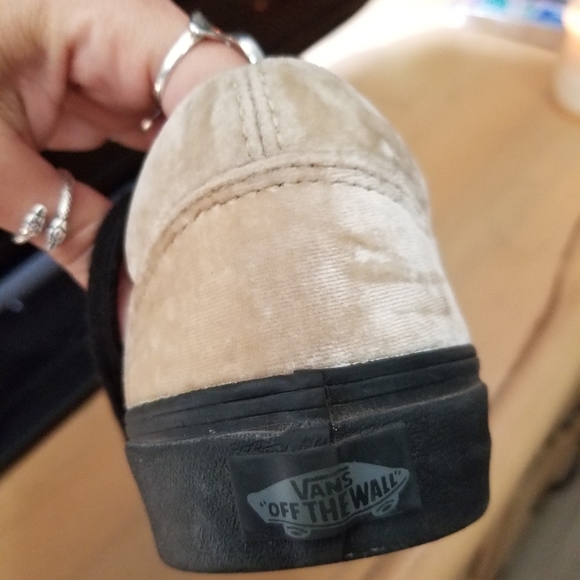 Velvet Cream/Champagne Van's Low Top Size 8.5 Mens - Picture 2 of 6